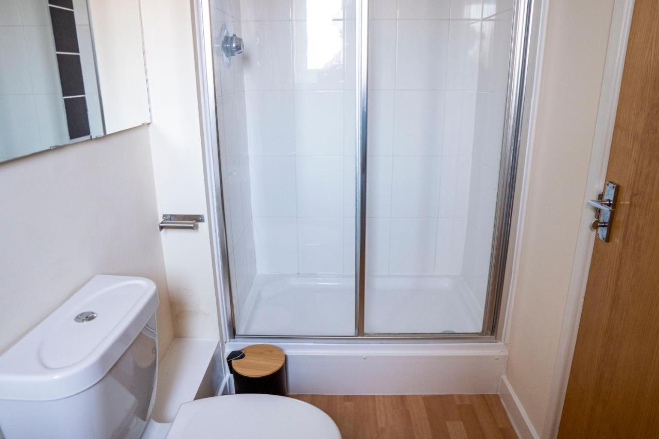 Spacious Two Bedrooms Apartment For Business And Holiday Portsmouth Bagian luar foto