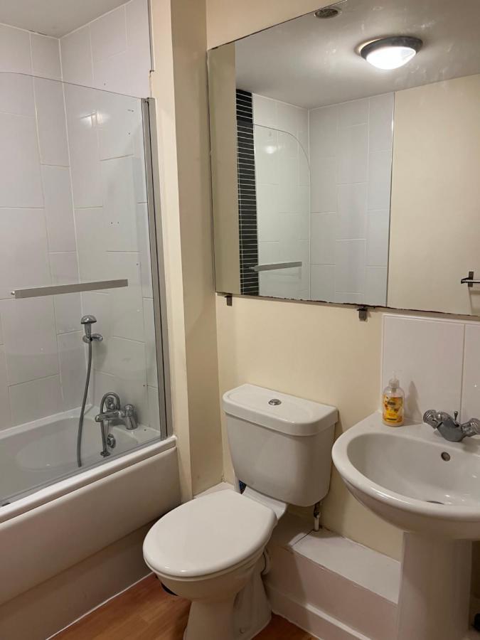 Spacious Two Bedrooms Apartment For Business And Holiday Portsmouth Bagian luar foto