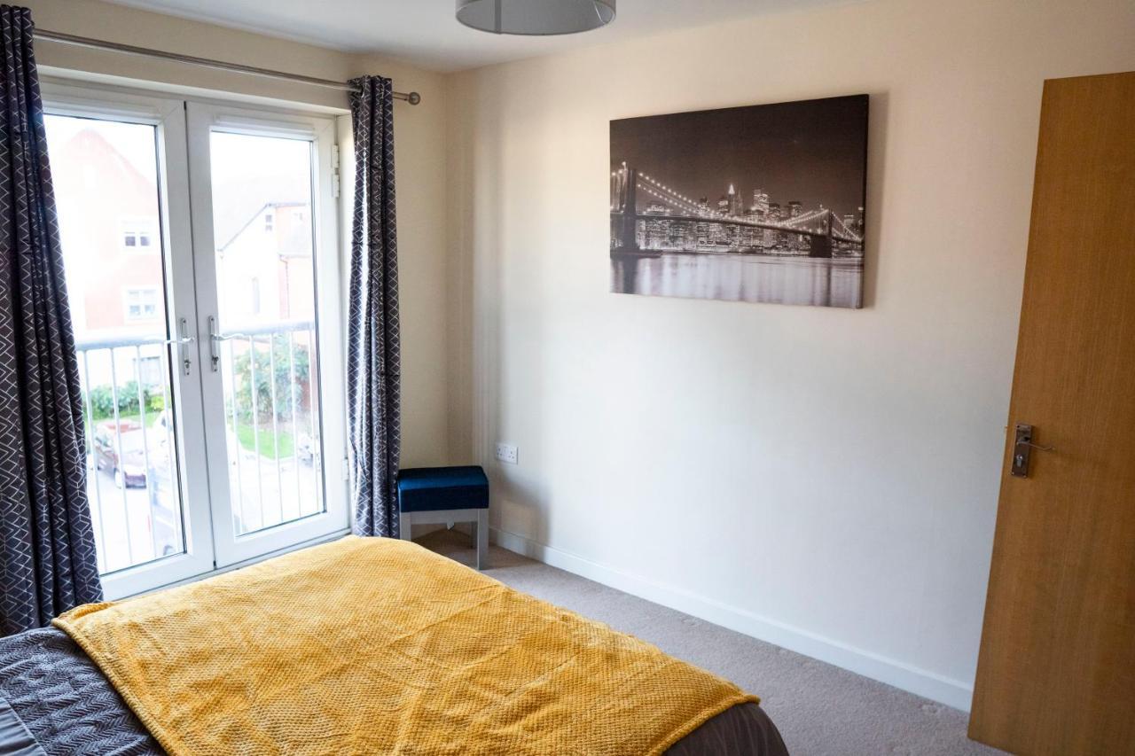 Spacious Two Bedrooms Apartment For Business And Holiday Portsmouth Bagian luar foto