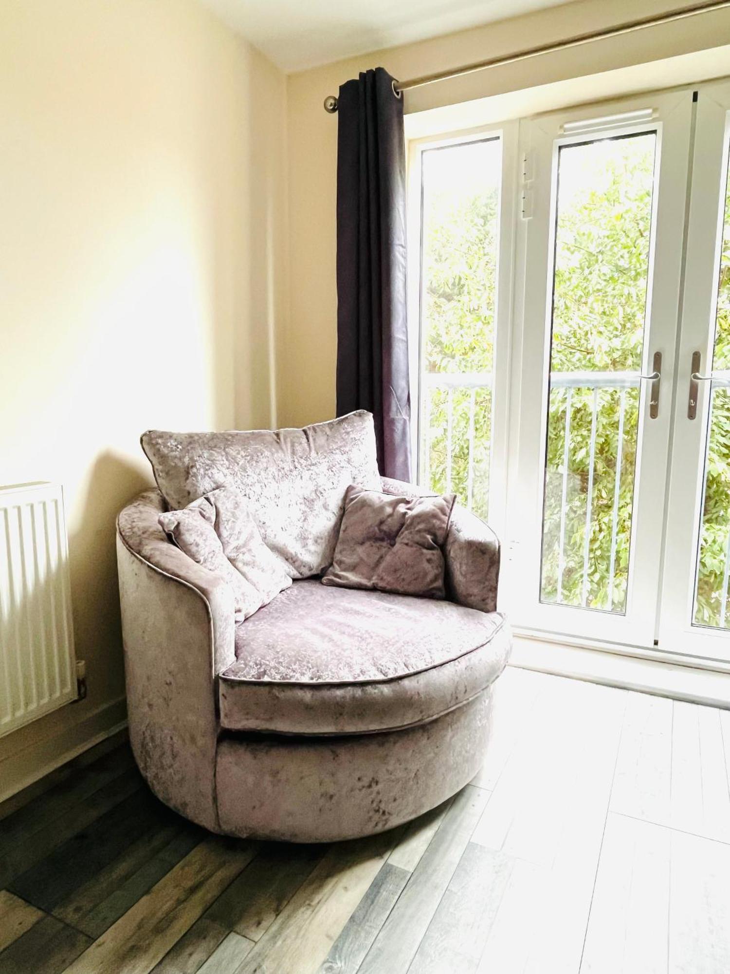 Spacious Two Bedrooms Apartment For Business And Holiday Portsmouth Bagian luar foto