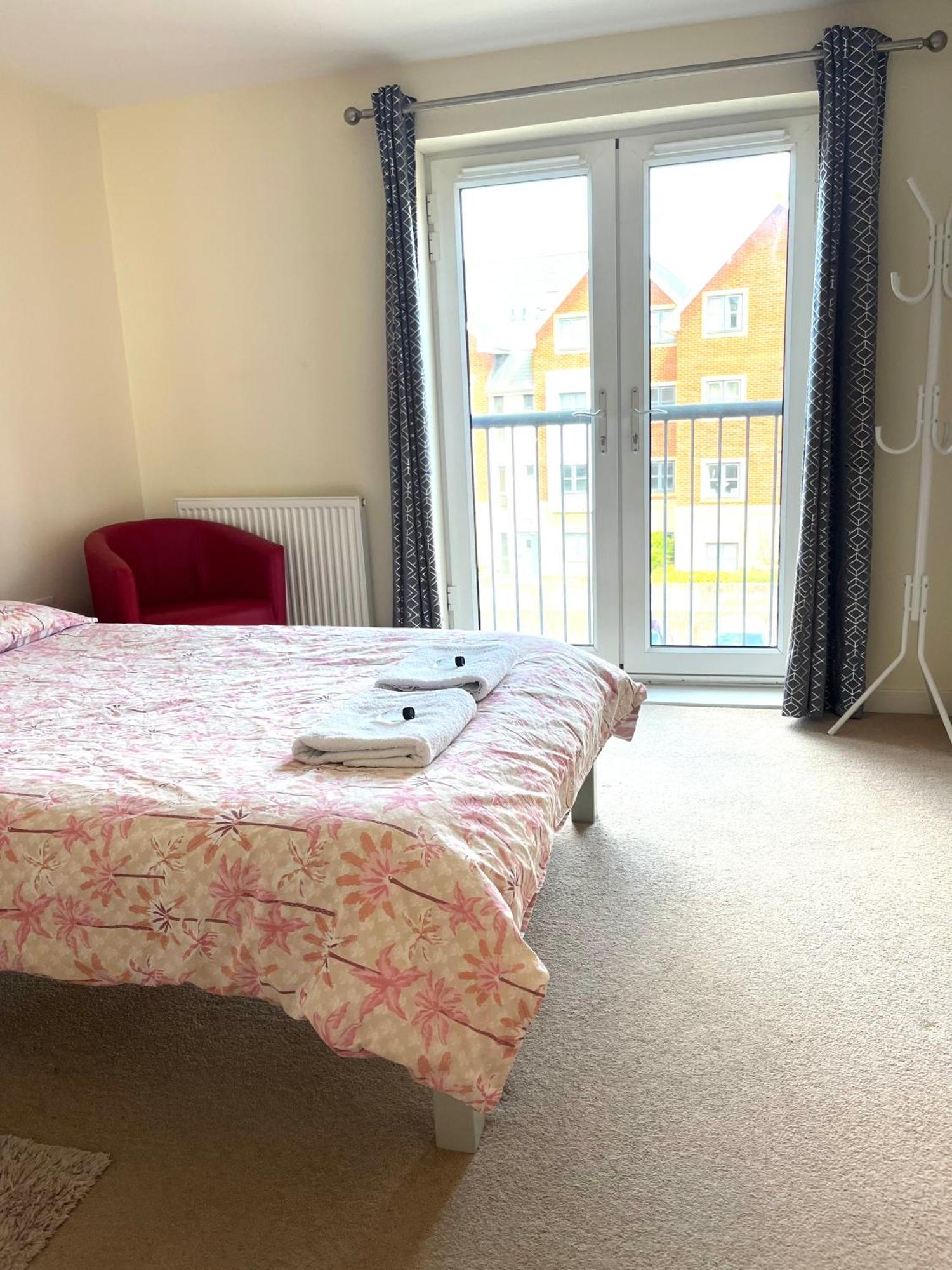 Spacious Two Bedrooms Apartment For Business And Holiday Portsmouth Bagian luar foto