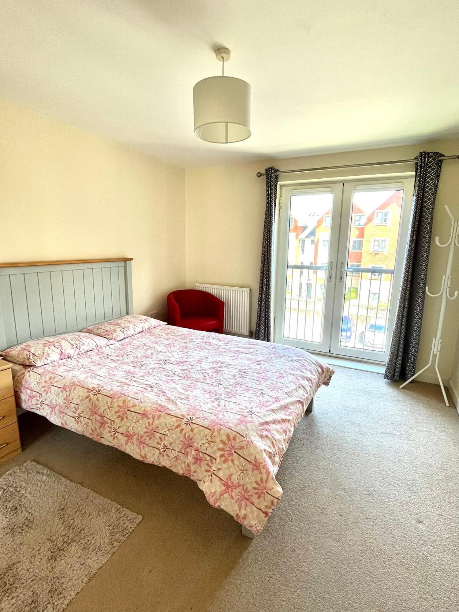 Spacious Two Bedrooms Apartment For Business And Holiday Portsmouth Bagian luar foto