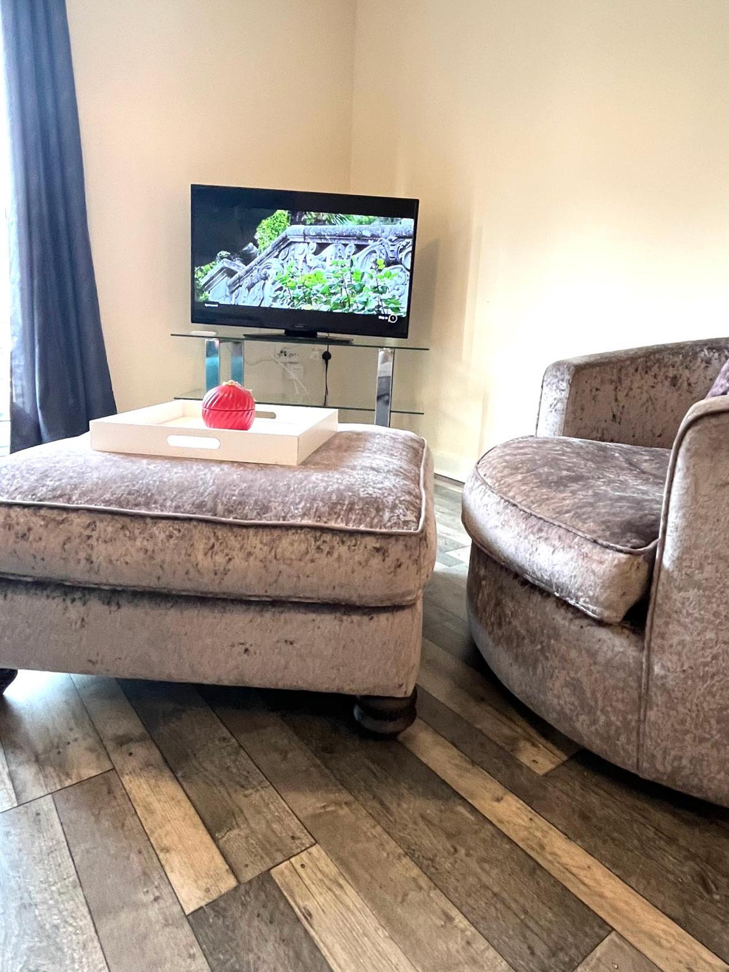 Spacious Two Bedrooms Apartment For Business And Holiday Portsmouth Bagian luar foto